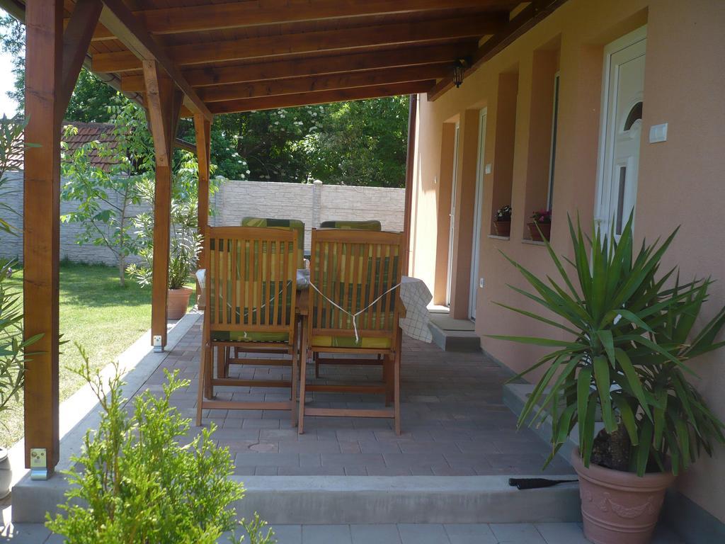 Eszter apartmanház Hajdúszoboszló Exterior foto