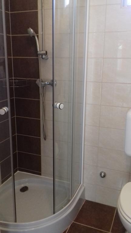Eszter apartmanház Hajdúszoboszló Exterior foto