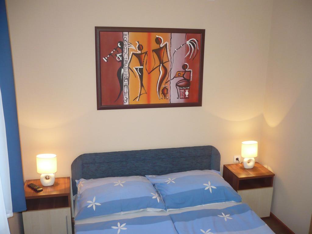Eszter apartmanház Hajdúszoboszló Exterior foto