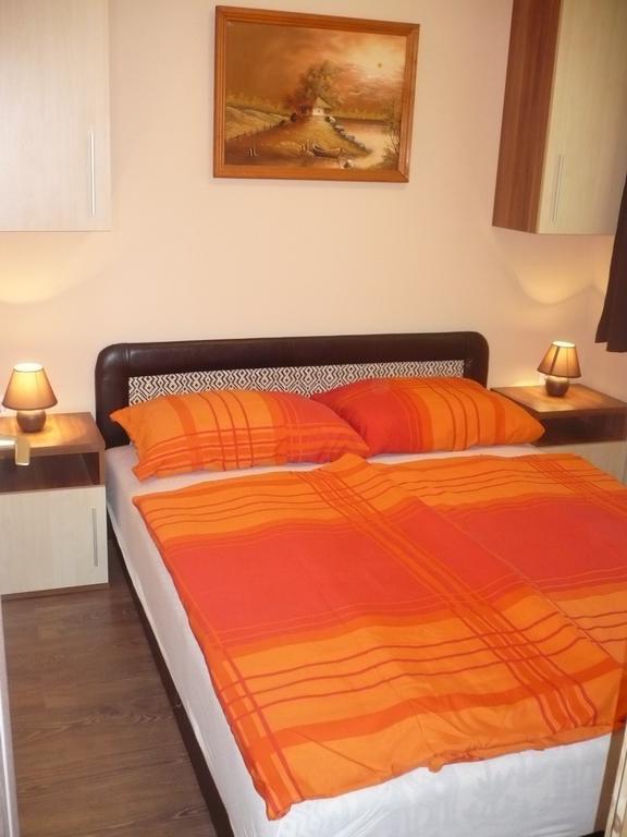 Eszter apartmanház Hajdúszoboszló Exterior foto