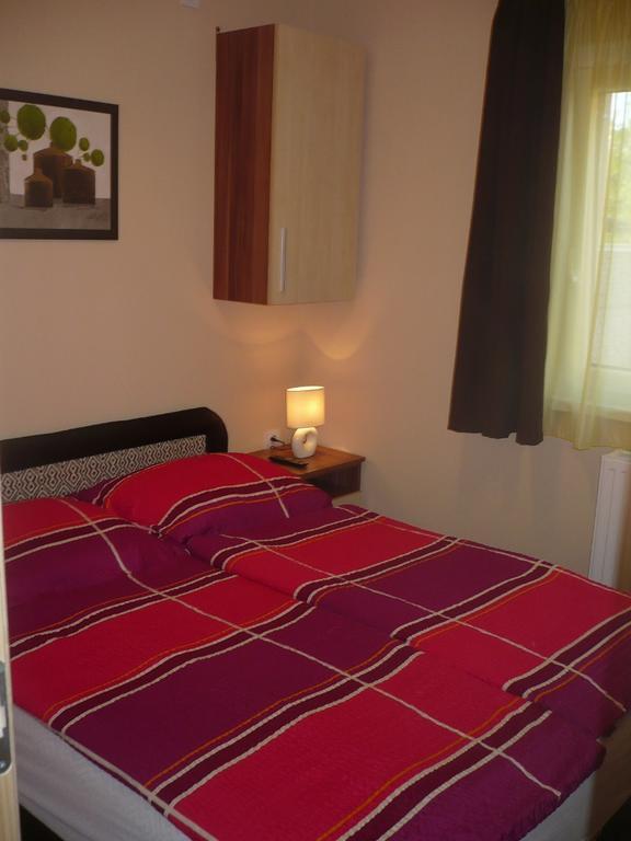 Eszter apartmanház Hajdúszoboszló Exterior foto