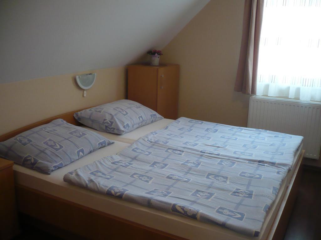 Eszter apartmanház Hajdúszoboszló Exterior foto
