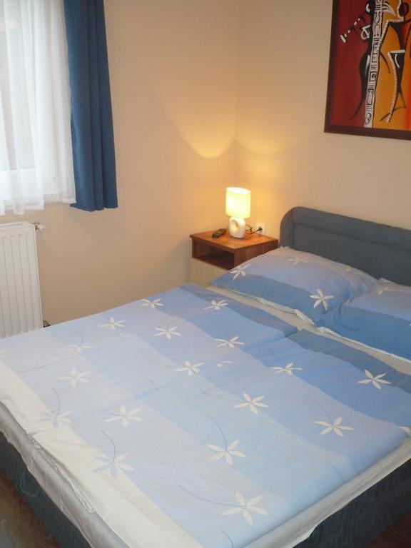 Eszter apartmanház Hajdúszoboszló Exterior foto