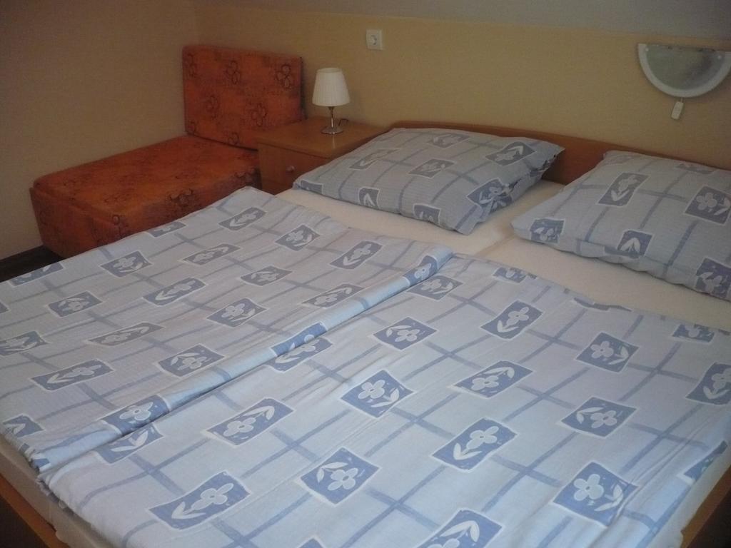 Eszter apartmanház Hajdúszoboszló Exterior foto