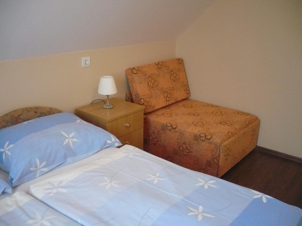 Eszter apartmanház Hajdúszoboszló Exterior foto