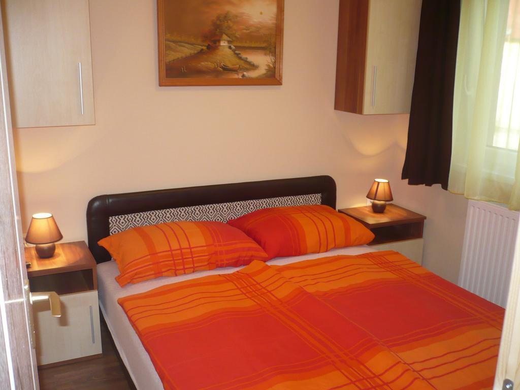 Eszter apartmanház Hajdúszoboszló Exterior foto