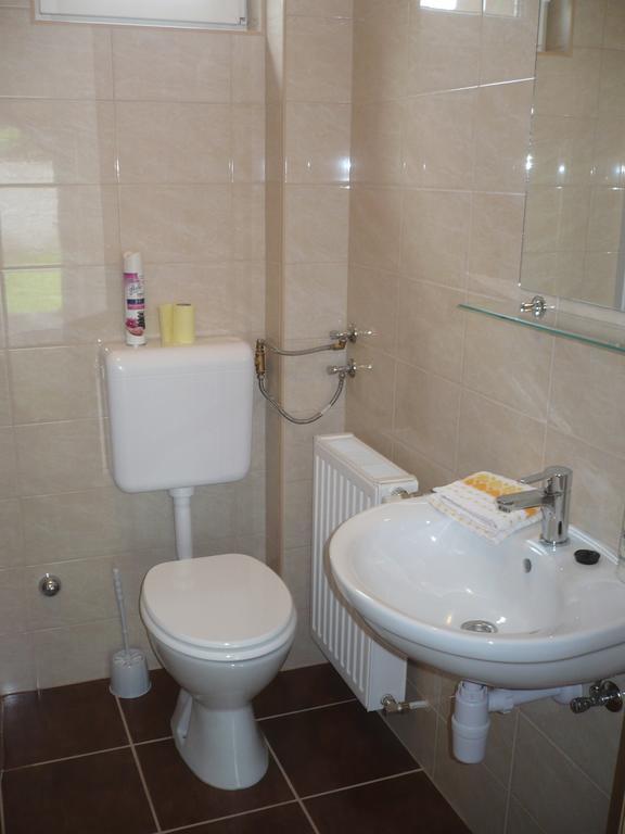 Eszter apartmanház Hajdúszoboszló Exterior foto