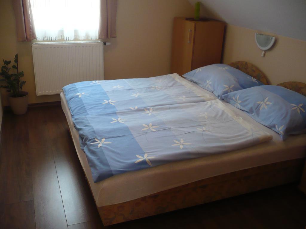 Eszter apartmanház Hajdúszoboszló Exterior foto