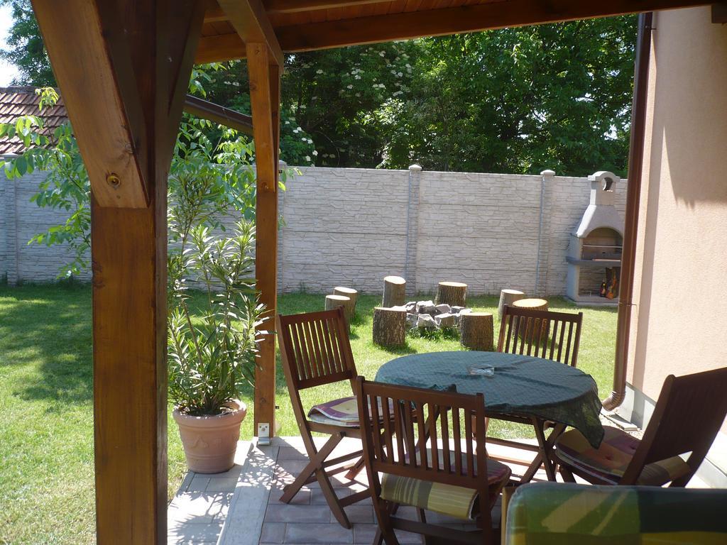 Eszter apartmanház Hajdúszoboszló Exterior foto