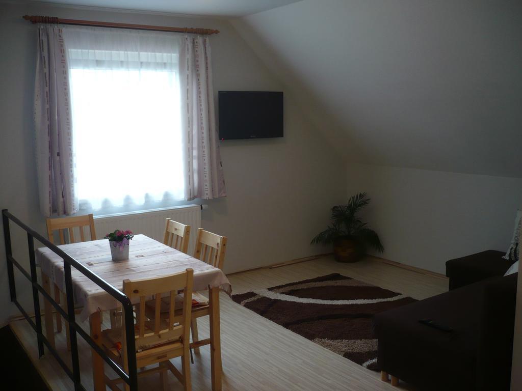 Eszter apartmanház Hajdúszoboszló Exterior foto
