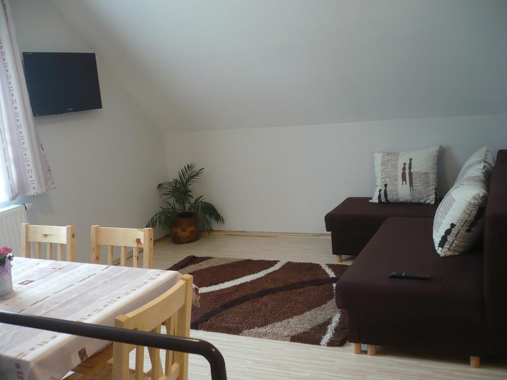 Eszter apartmanház Hajdúszoboszló Exterior foto