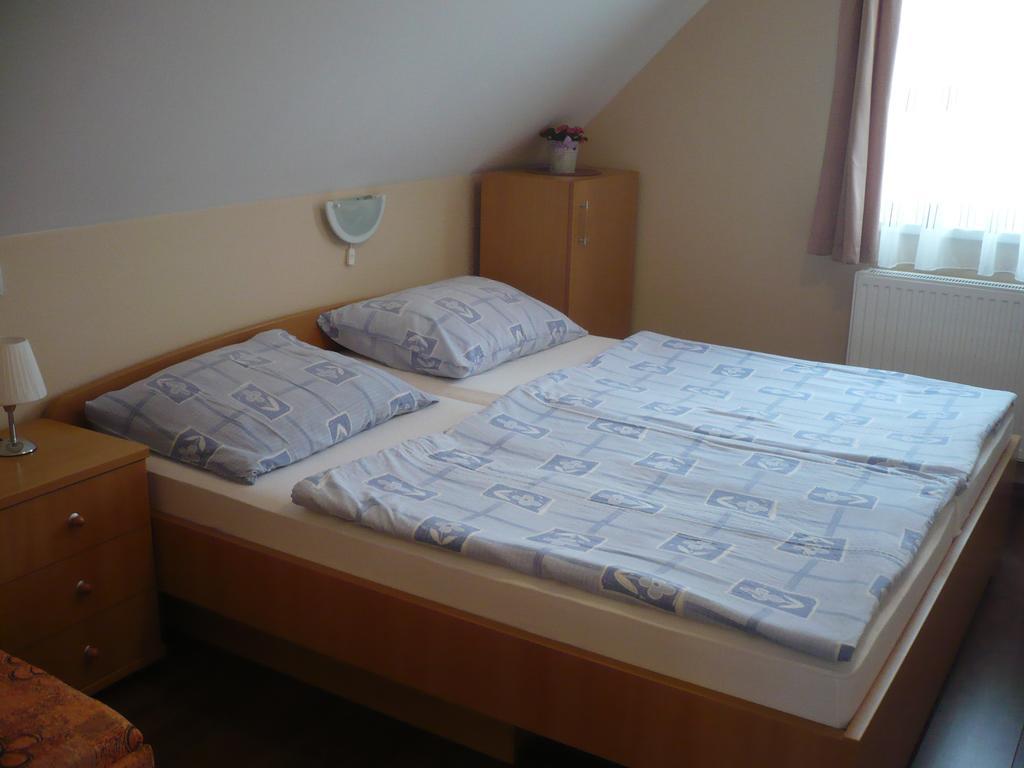 Eszter apartmanház Hajdúszoboszló Exterior foto